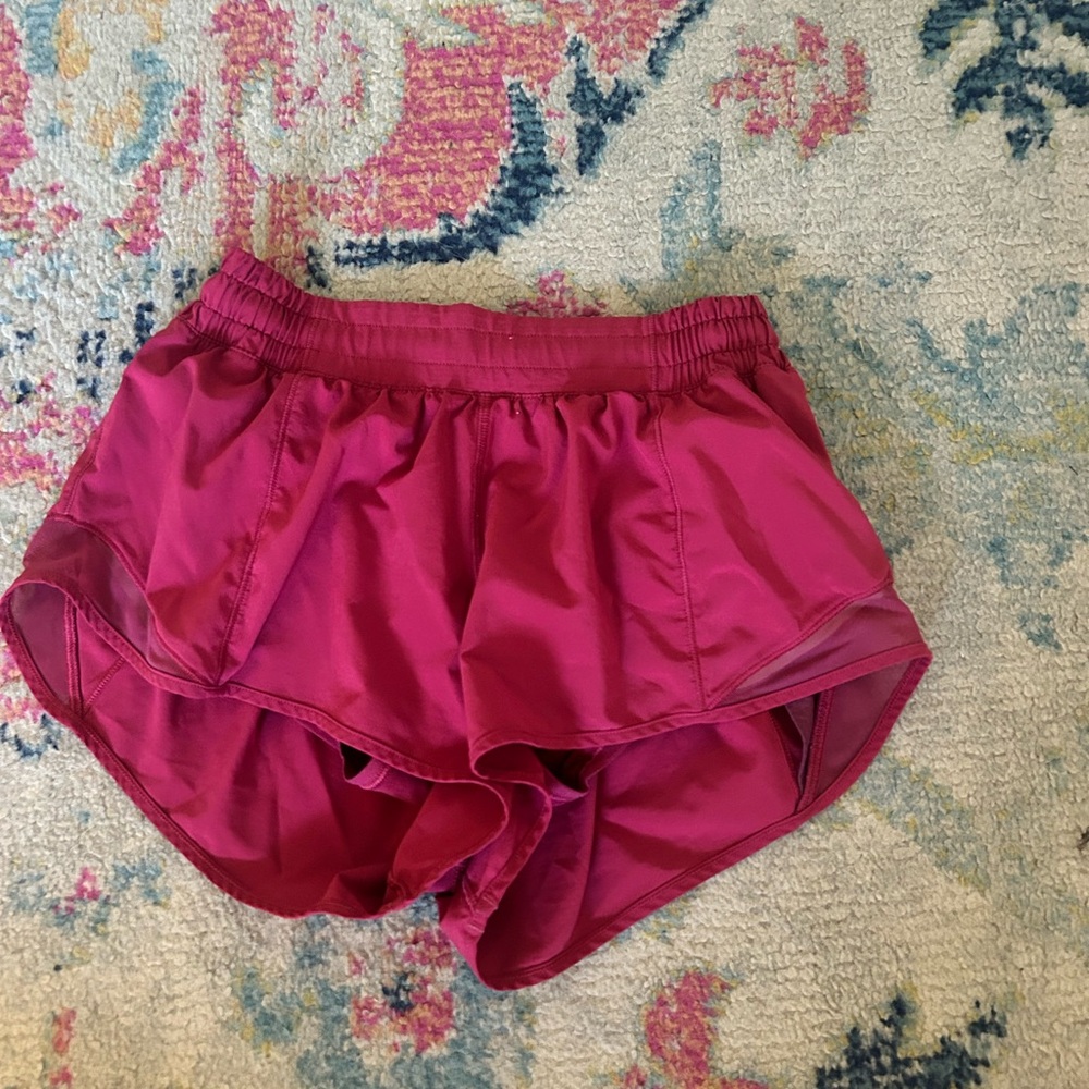 Lululemon Hotty Hot Shorts, 2.5 in, size 6